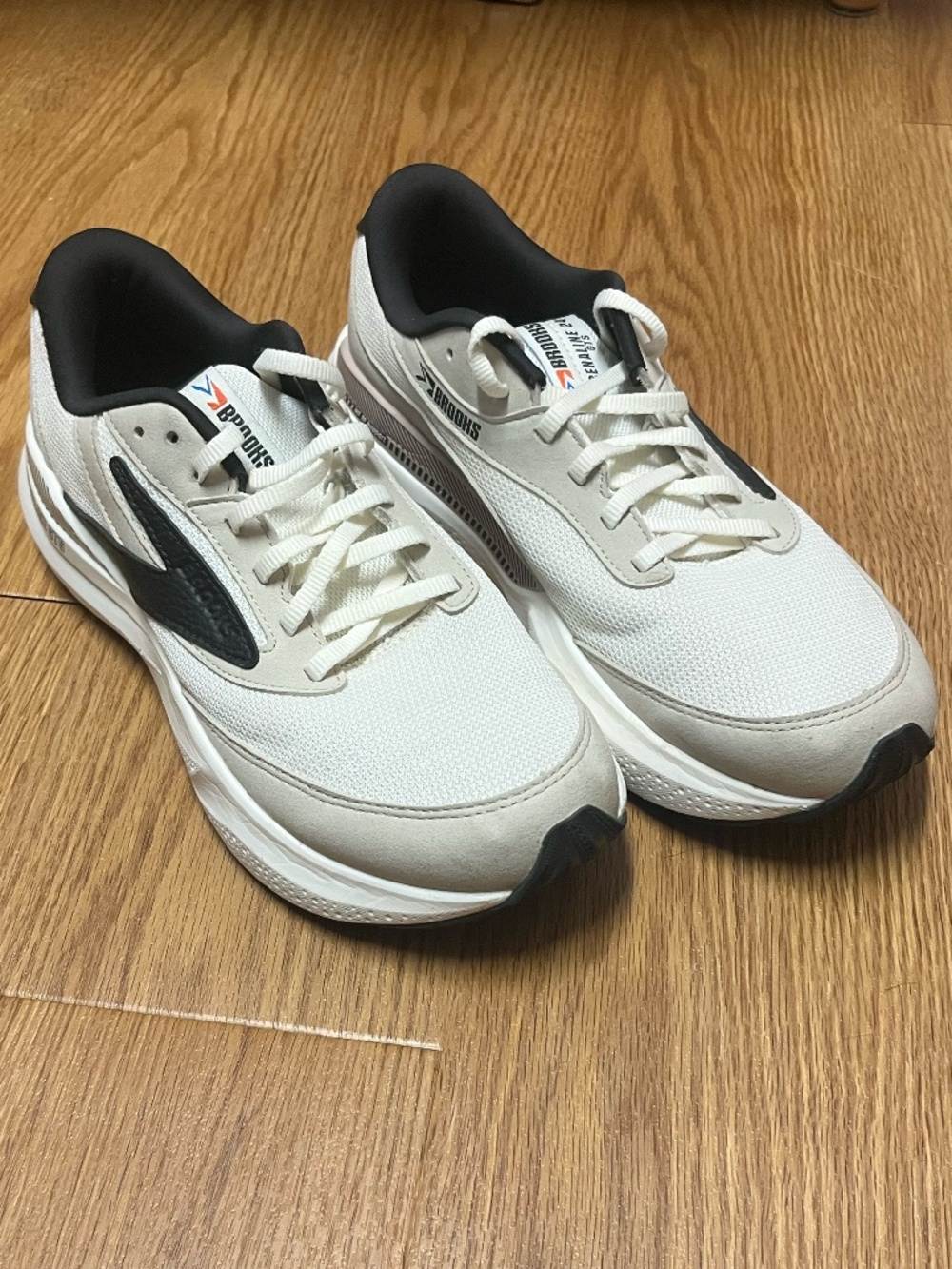 Brooks Adrenaline GTS 24 'Coconut Black'